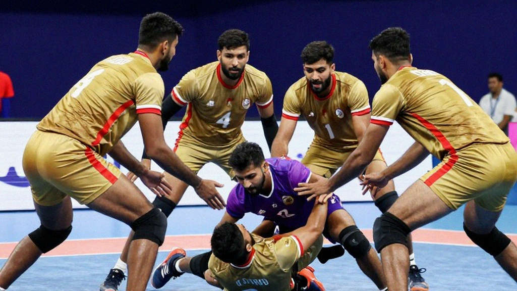 নিরাশার মাঝেও কাবাডির মাটিতে ভারতের দুই মুখ: ইরানের কাছে হারার আগে যে সতর্কবার্তা কেউ পড়েনি নিরাশার মাঝেও কাবাডির মাটিতে ভারতের দুই মুখ: ইরানের কাছে হারার আগে যে সতর্কবার্তা কেউ পড়েনি