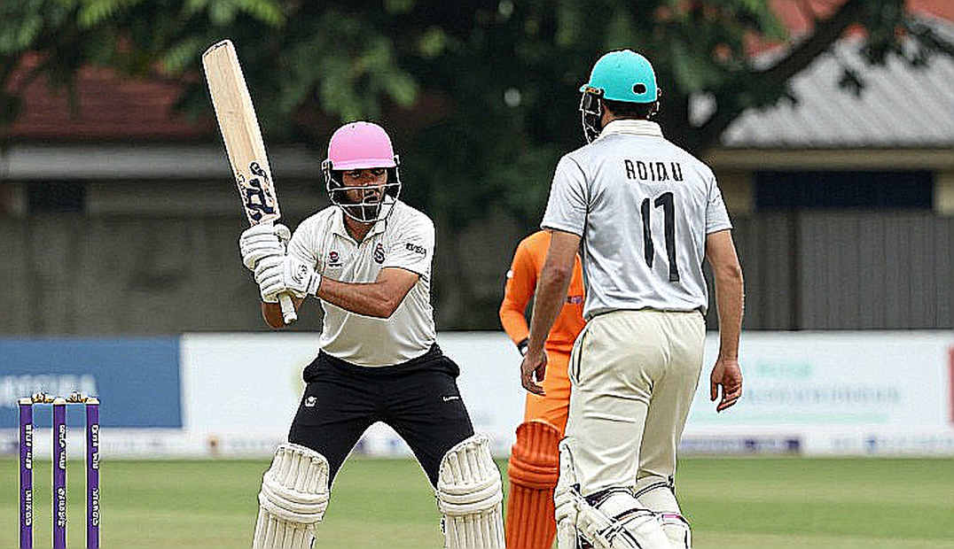 Two Scorecards in Durban: Renshaw's 190 & 82 Versus 'Not a Single Fifty' — A Test Hidden in the Columns