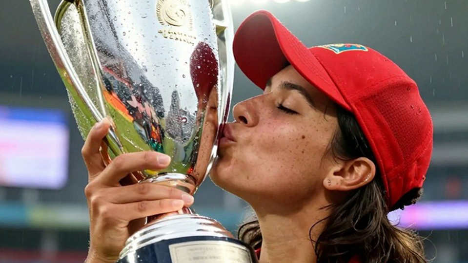 খালি ডেটার মাঠ: ক্রিকেট বিশ্লেষণ যখন নিজের অনুপস্থিতিকেই খুঁজে পায়