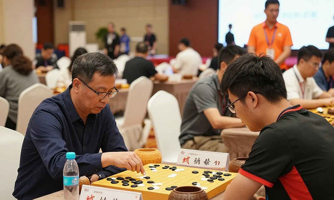 শিরোনাম যখন খেলোয়াড় বিক্রি করে, ভেতরটা যখন রেপার্টোয়ার বিক্রি করে