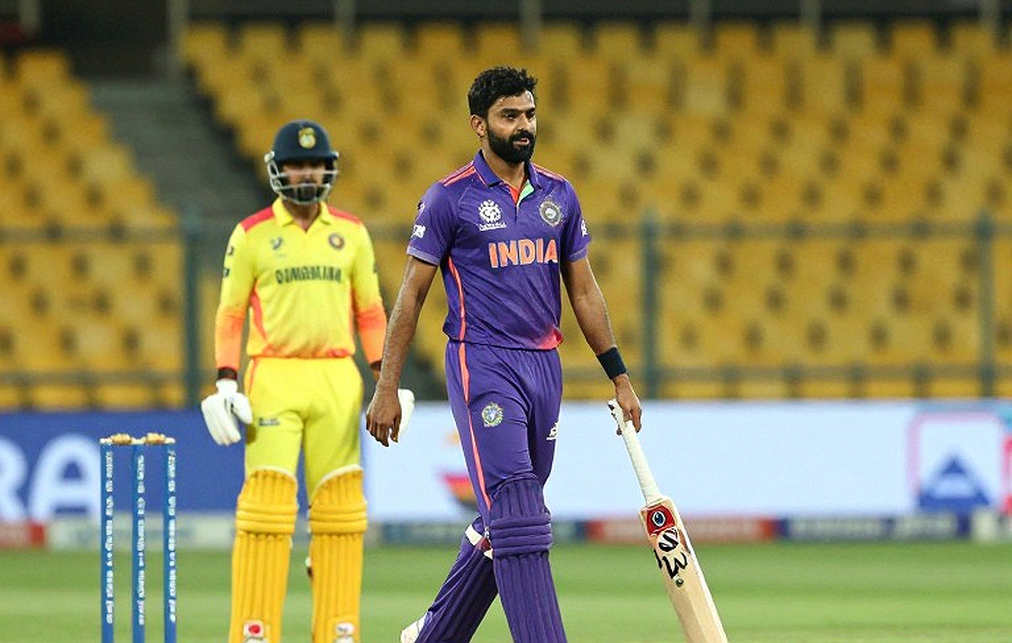 Empty Rooms, Full Confidence: Where Cricket's Information Pipeline Goes Silent