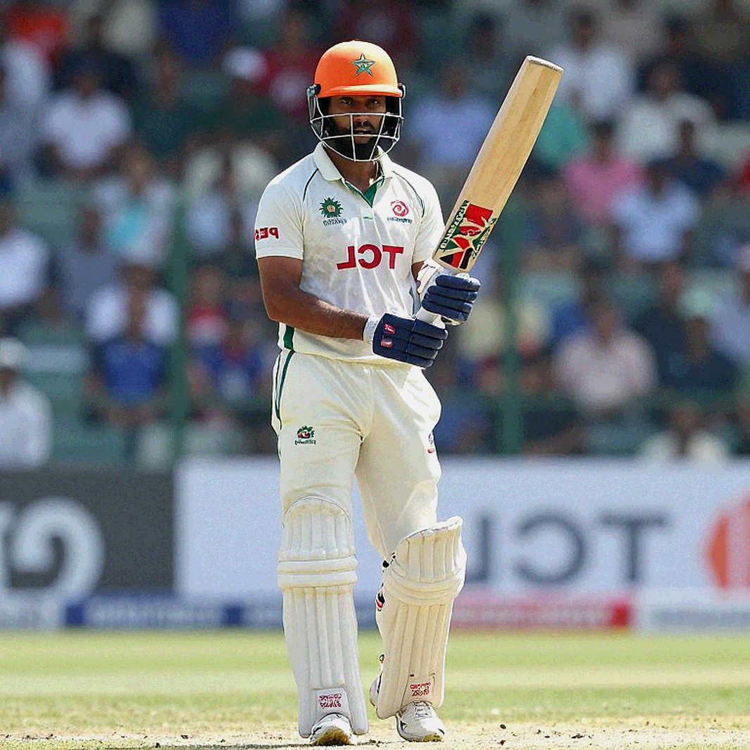 Nineteen Months of Silence, 110 for 6 to 425 for 9: South Africa Puts a Price on Its Crown Nineteen Months of Silence, 110 for 6 to 425 for 9: South Africa Puts a Price on Its Crown