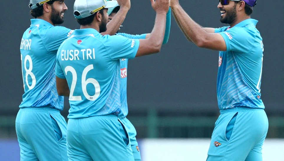 রাজশাহীর চায়ের দোকান থেকে বিশ্বকাপ: ফ্যান-সংস্কৃতিকে বীট ধরে রাখার শিল্প