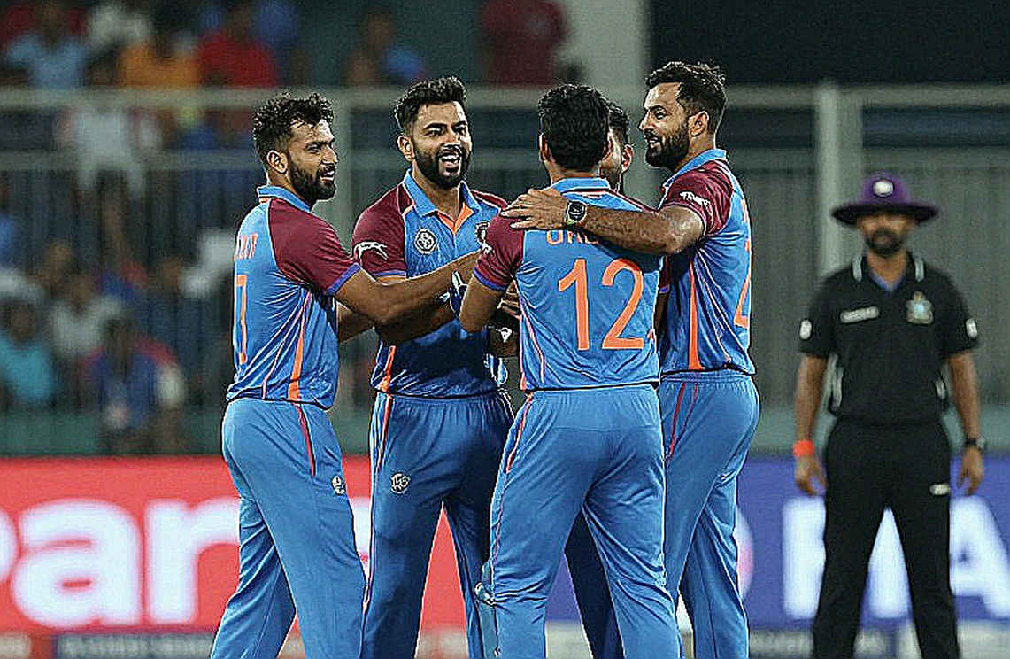 স্টাম্পের নিচে লুকানো নিয়ম: ক্রিকেটের পরিবর্ত খেলোয়াড়ের ইতিহাস ও বাংলাদেশের পাঠ স্টাম্পের নিচে লুকানো নিয়ম: ক্রিকেটের পরিবর্ত খেলোয়াড়ের ইতিহাস ও বাংলাদেশের পাঠ