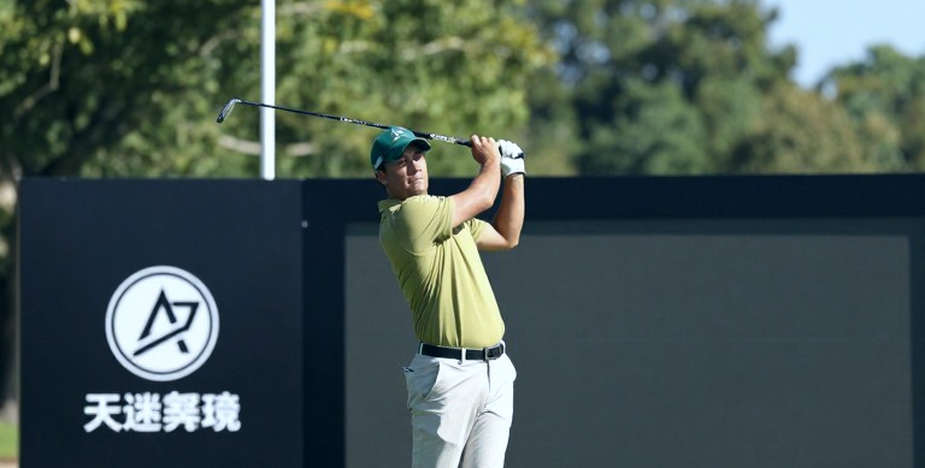 A Phone, a Putter Face, and the Two-Stroke Penalty the Tip Never Mentions A Phone, a Putter Face, and the Two-Stroke Penalty the Tip Never Mentions